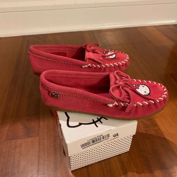 Minnetonka Hello Kitty pink moccasins Girl Size 2 - Picture 5 of 5